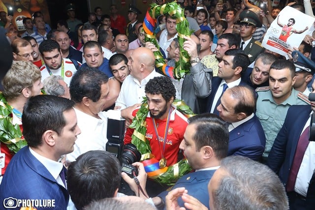 People welcomed Armenian delegation of the 31st Olympic Games at Zvarnots Airport